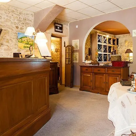 Logis Le Relais Sarrasin Hotel 2*